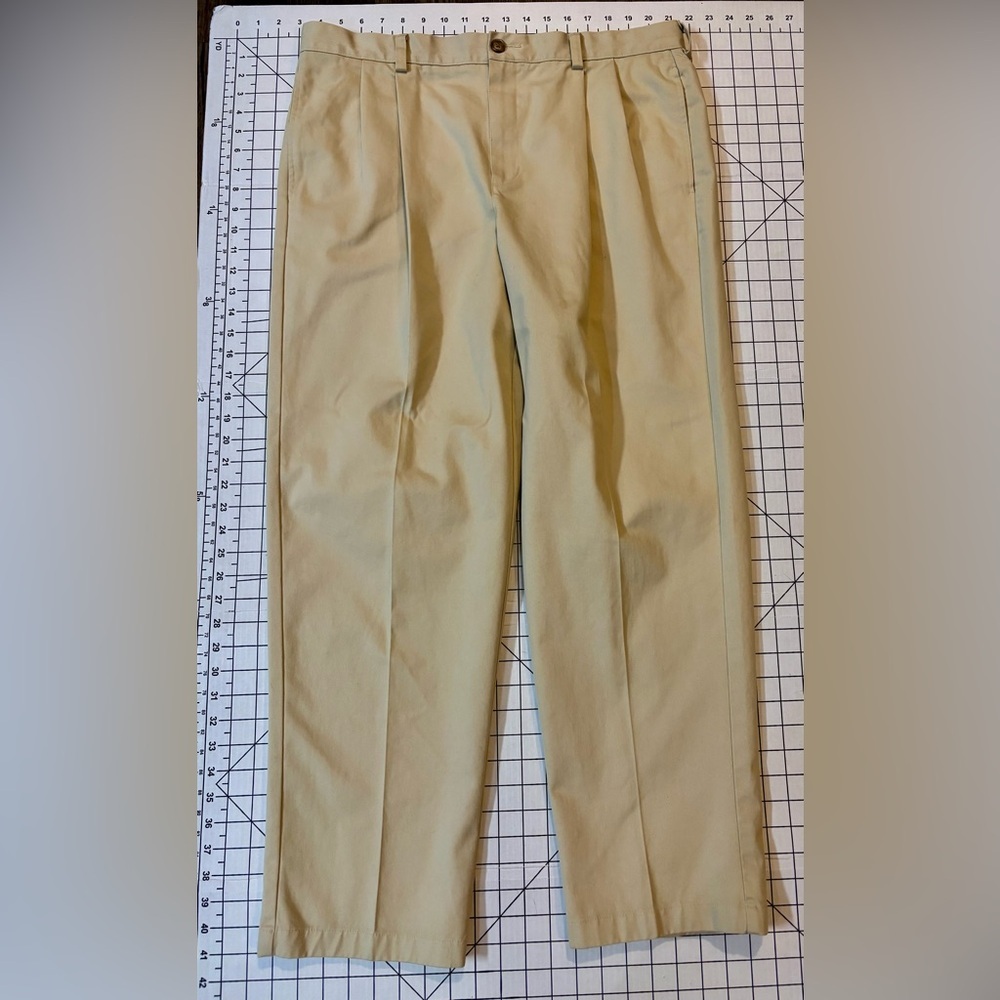 L.L. Bean‎ Men’s Size 36/30 Tan Classic Fit Chino Dress Pants